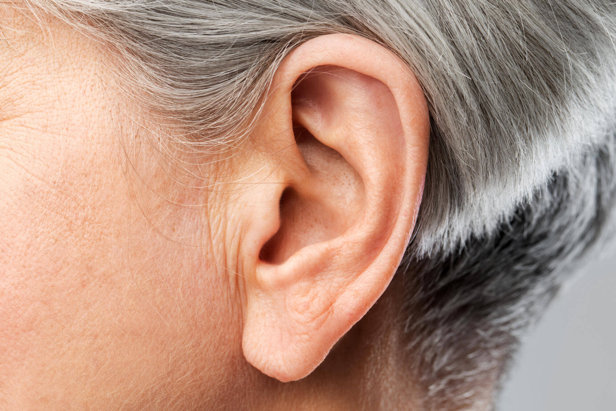 Hearing Loss Symptoms in Seniors: Early Signs and When to Seek Help